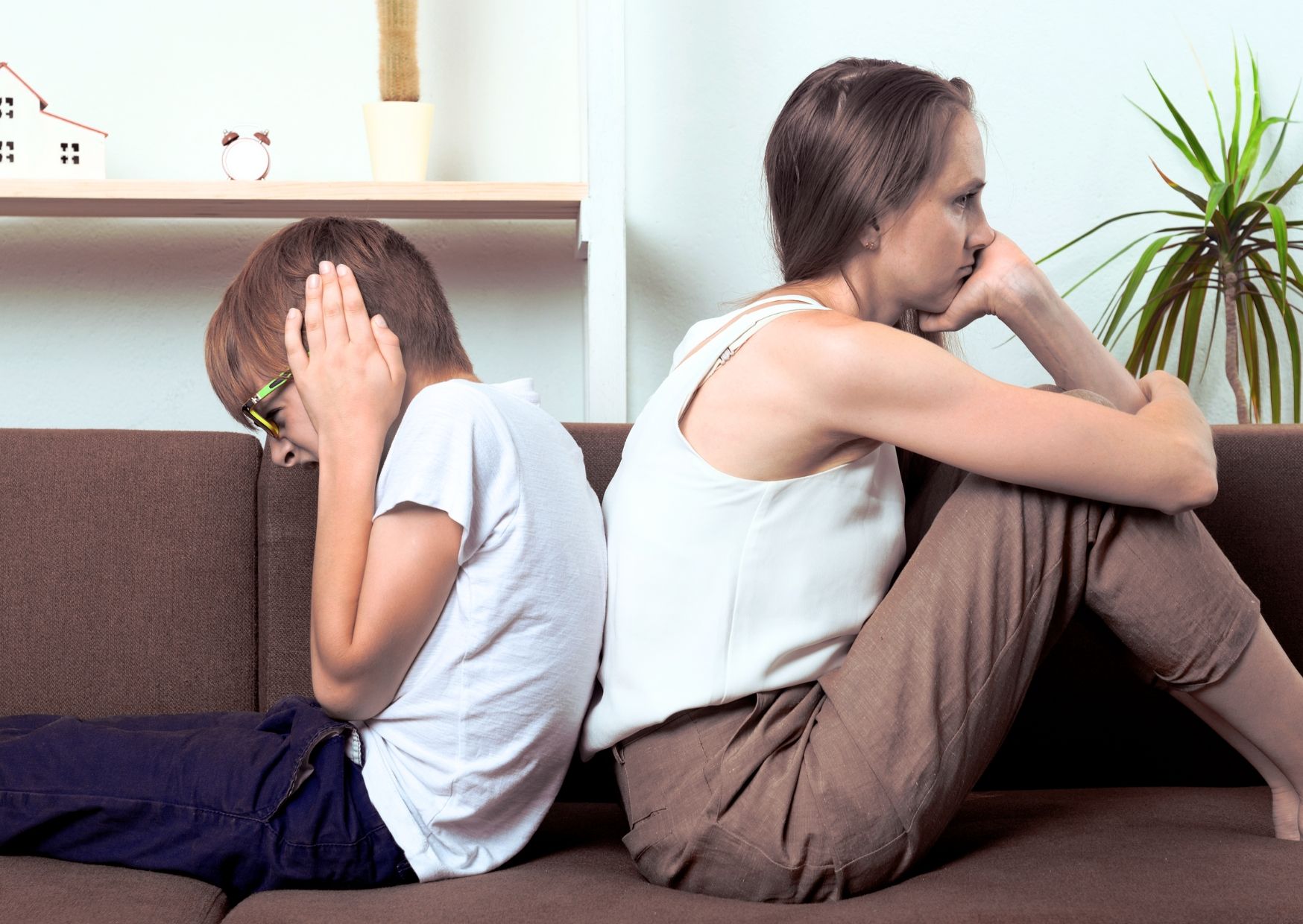 Marieke heeft moeite met het opstandige gedrag van haar zoontje. Help jij haar? 