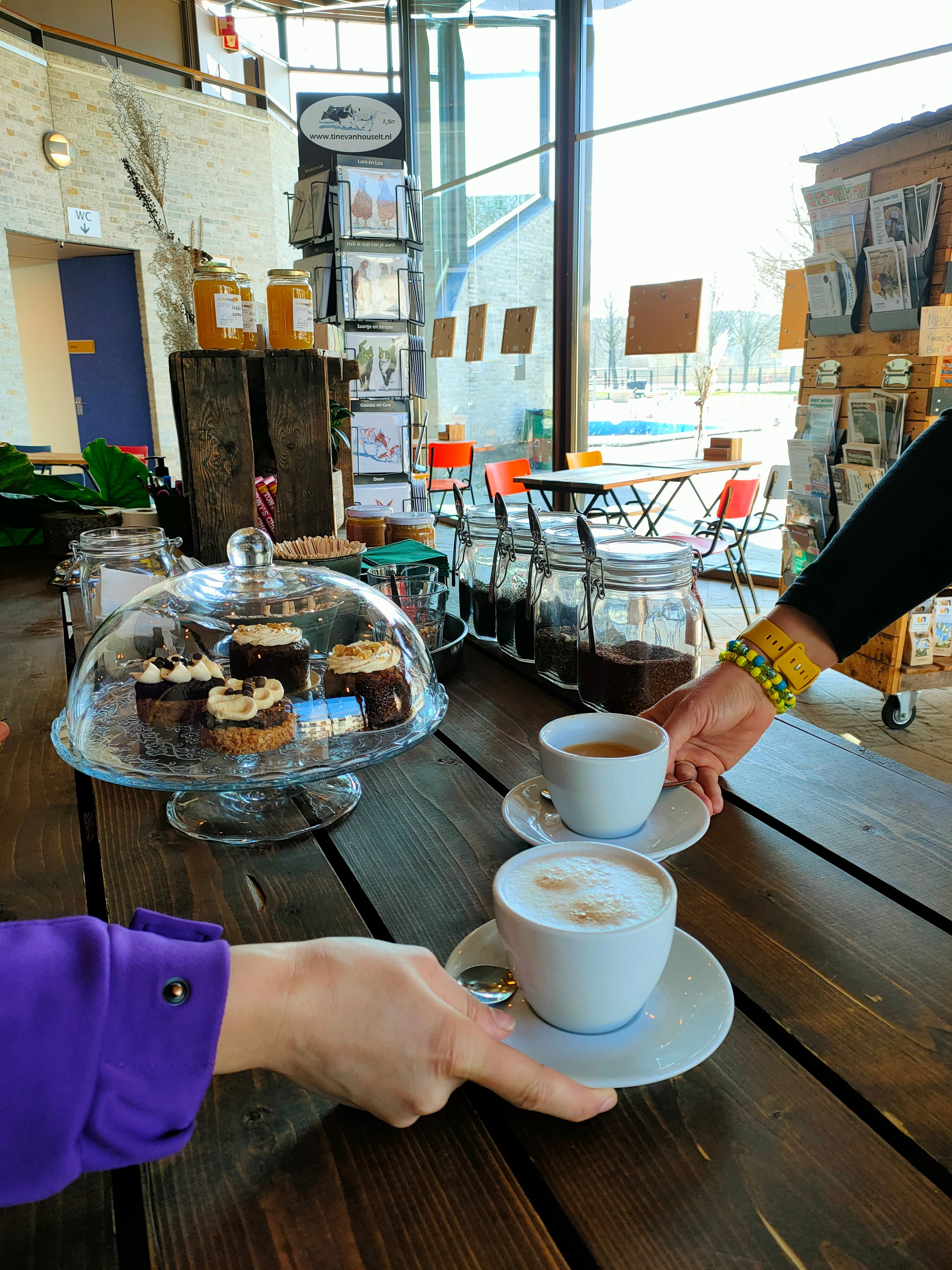 Ondersteunende hulp voor in ons boerderij café 