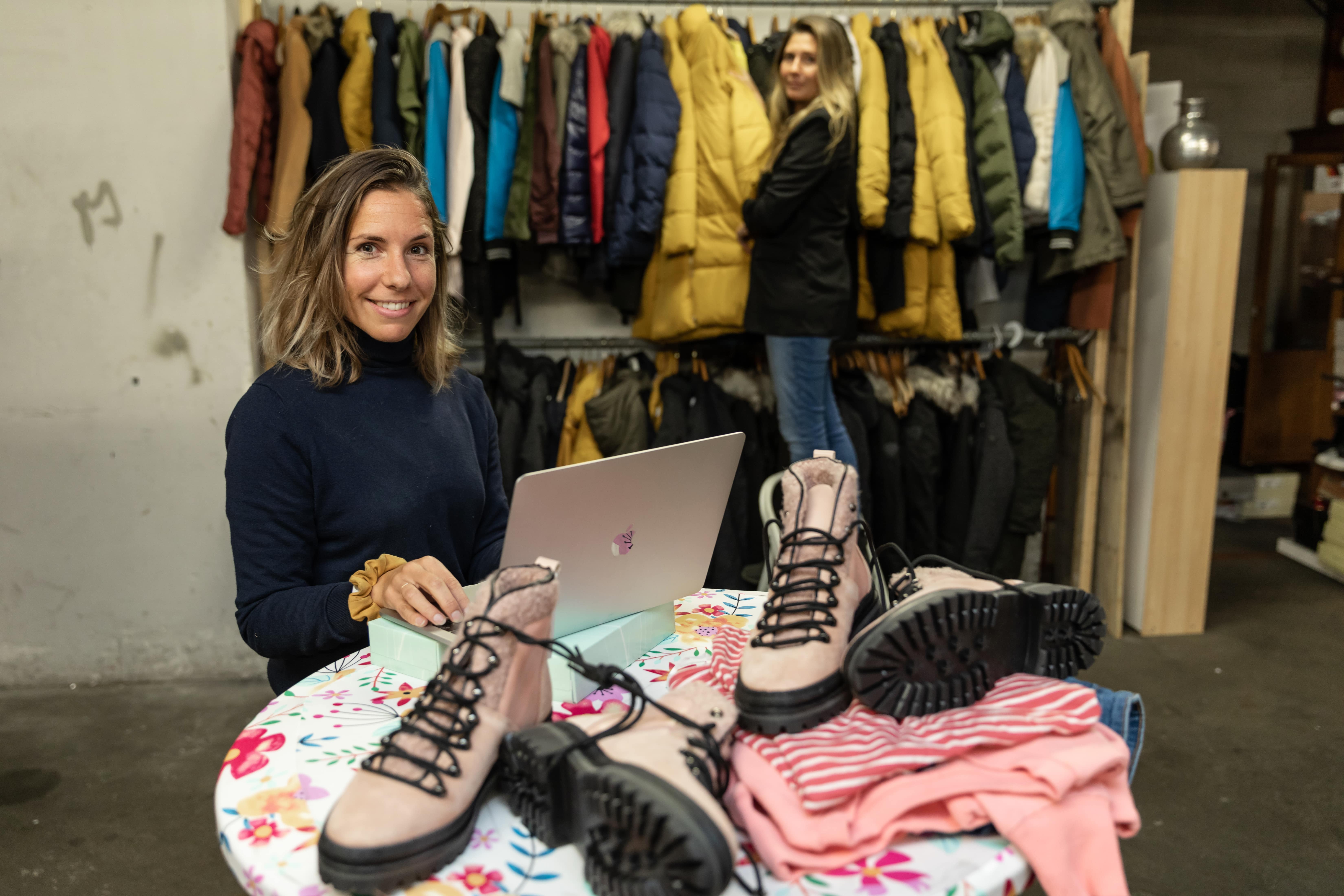 Wij zoeken een sterke, modebewuste vrijwilliger om kledingpakketten te maken!