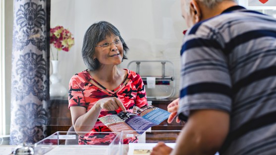 Gerrie aan het werk bij Museum Casteelse Poort