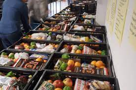 Vrijwilliger ophalen Voedselbankpakket 