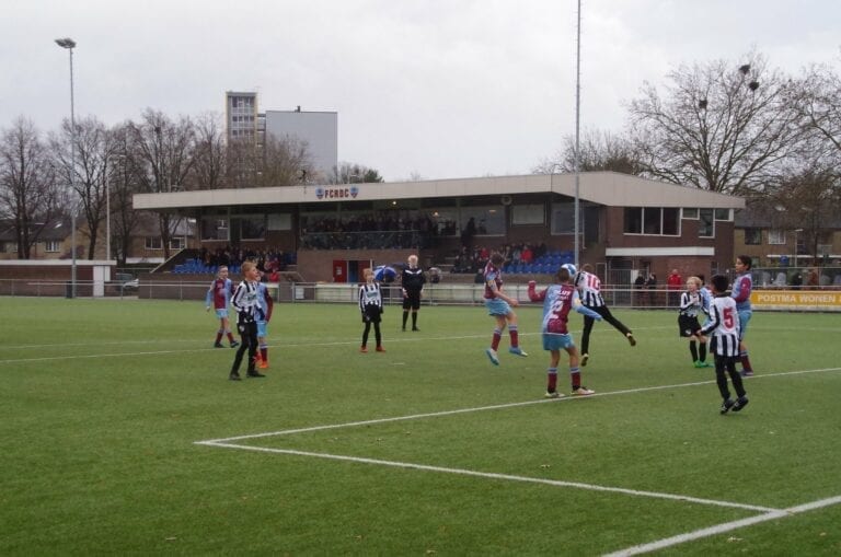 Assisteren bij voetbaltrainingen jeugd
