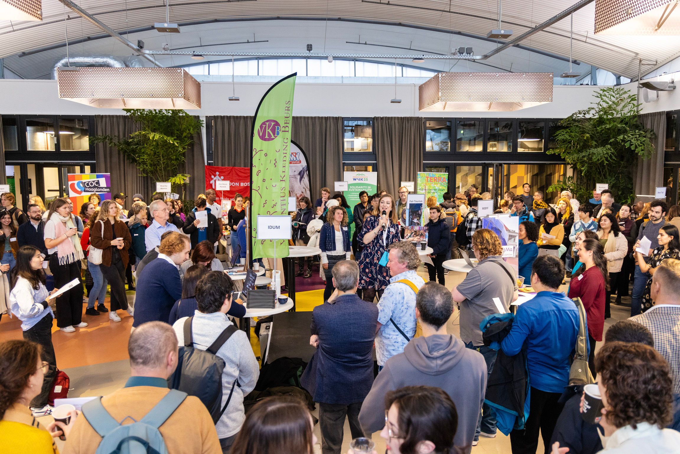 On November 18, 2023, Volunteer The Hague hosted a supersized Mix & Match Volunteer Job Fair, creating an invaluable platform for meaningful connections between volunteers and organisations in the city. With almost 400 visitors and over 30 participating organisations, the event was a great success, leaving a lasting impact on both attendees and organisers.     The event, held at The Social Hub in The Hague, saw a diverse array of motivated individuals from all walks of life eager to contribute their time and skills to various causes. The fair showcased a spectrum of volunteer opportunities, allowing attendees to explore and connect with organisations aligned with their values and interests.    This time, more than 30 stand holders representing a wide range of causes were taking part in the fair to engage with potential volunteers. Each booth served as a microcosm of the impactful work being done in the community and beyond, with representatives on hand to discuss opportunities and answer questions. The variety of organisations present ensured that there was something for everyone.     To further enrich the experience, the fair featured three insightful workshops: “How to Get Unstuck and How Volunteering Can Help with That” by Vassia Sarantopoulou, "Integrating Volunteering Into Your Job-Hunting Strategy," by Sarah Feid and “LinkedIn: Top Tips For Volunteers and Job Seekers," by Renée Tentori.    The success of the Volunteer Job Fair is not only measured by the number of participants but also by the overwhelmingly positive feedback from organisations and visitors. A post-event survey revealed a very high satisfaction rate, emphasising the quality of connections made, the organisation of the event, and the impact it had on attendees' perspectives toward volunteering.    We express our gratitude to all participants, stand holders, and volunteers who contributed to the success of this event. Together, we are building a stronger and more connected international community in The Hague.    The next Mix & Match event is going to take place in May 2024. Stay tuned for updates!