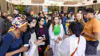 December 18 is International Migrants Day, a special moment to celebrate the incredible contributions migrants bring to our communities and to think about how we can support them. Living in The Hague, a city buzzing with cultures from all over the world, we have a unique chance to connect and grow together and volunteering is a great way to do just that.