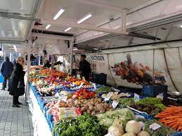 Samen naar de weekmarkt