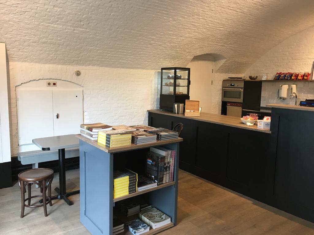 overzicht winkel boekenkastje vooraanzicht