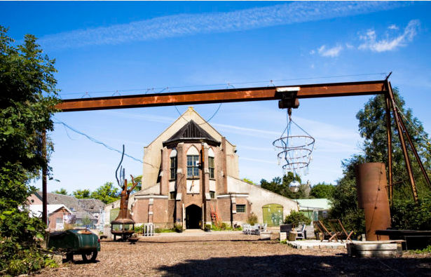 Metaal Kathedraal - Achterzijde - 1