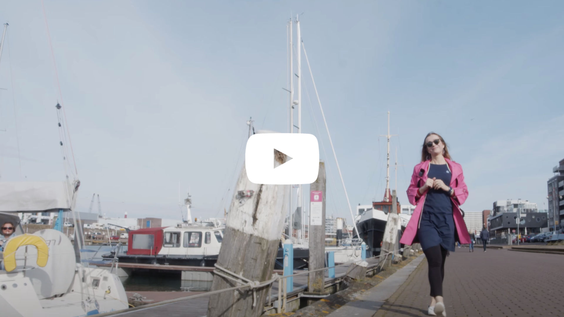 Volunteer The Hague is a project initiated by the Municipality of the Hague and organised by the local non-profit organization PEP Den Haag. Their mission is to connect internationals and expats with meaningful volunteer opportunities at local not-for-profit organizations. Importantly, the volunteer listing on Volunteer The Hague’s website do not require Dutch language skills, and the organizations choosing to list with Volunteer The Hague are enthusiastically searching for a diverse, international pool of volunteers.