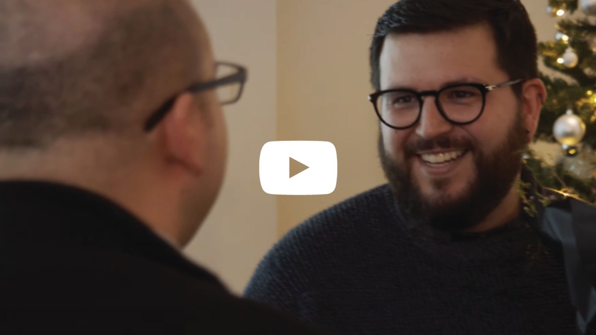 It's quite well known that most Dutch people in the metropolitan areas of the Netherlands have an excellent command of English - so much so that it's entirely possible to live in this country for years without needing to learn more than basic Dutch. Nevertheless, we know that most expats are still interested in taking on the challenge of learning Dutch for a variety of reasons: from wanting to make Dutch friends or enjoy Dutch media, to using Dutch to get a job or to get ahead in the workplace. But Dutch has many quirks that can make it hard for learners to master it, and it can often feel like there is an insurmountable plateau after learning basic Dutch. To that end, Volunteer The Hague invited language educator and linguist Gabriel Rodriguez to give the keynote talk at the opening of our latest Mix & Match Networking Event. Here, Gabriel offered attendees some helpful and important tips for how to tackle Dutch language study easily and effectively.