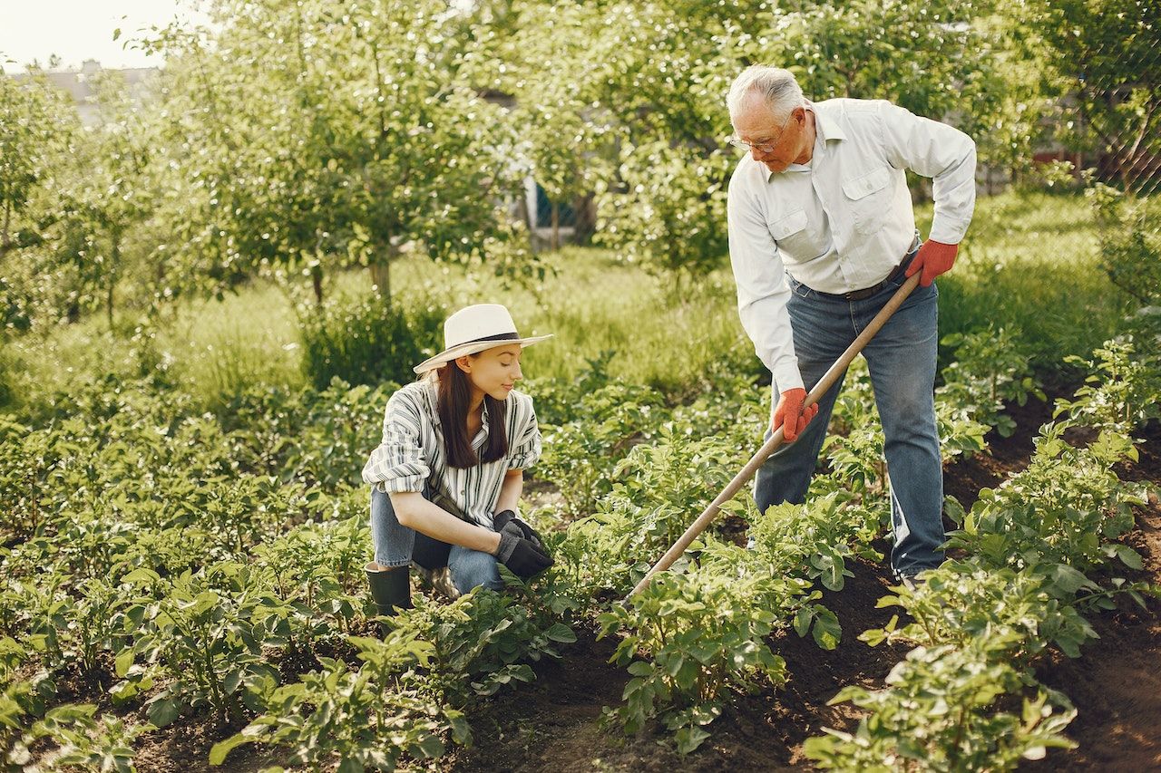 Samen werken in de tuin kom jij dit samen doen met mevrouw?