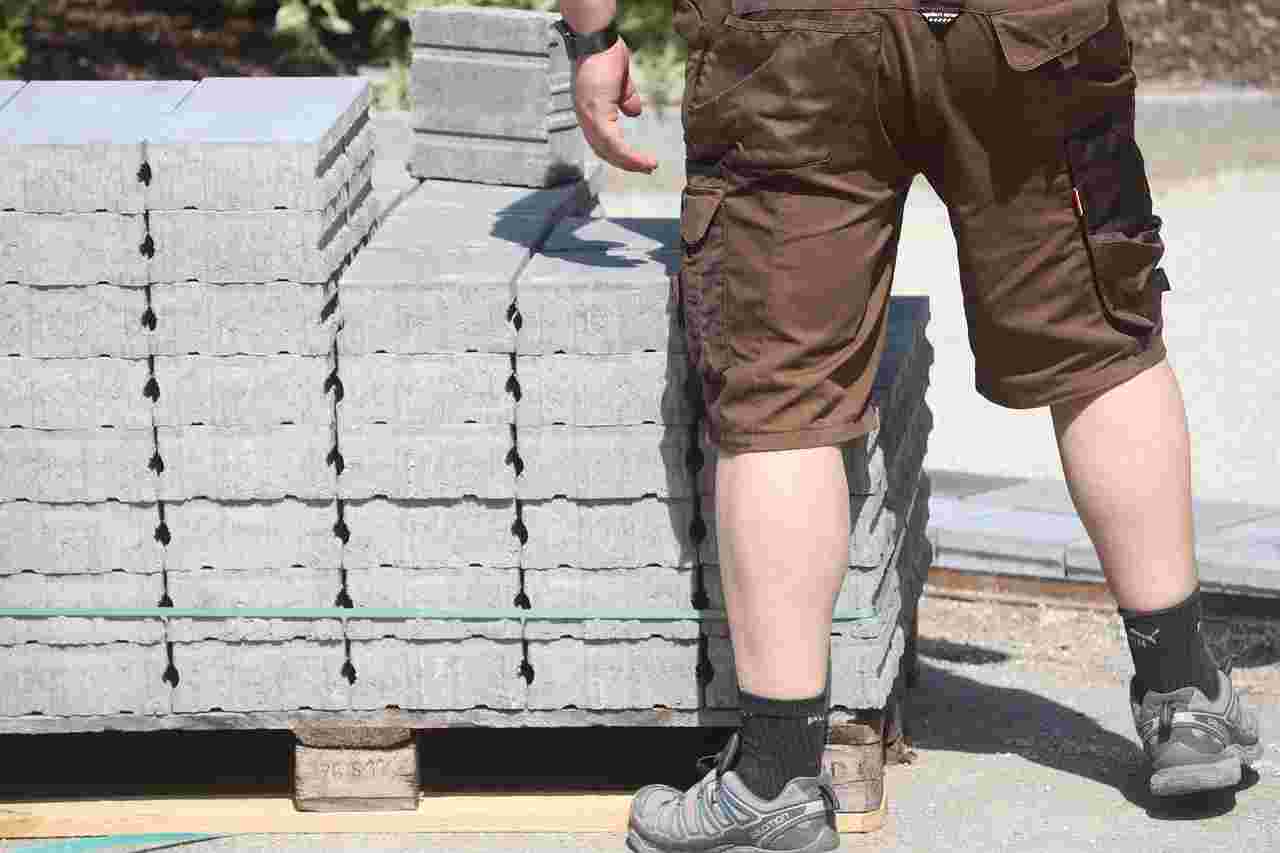 Zou jij een klein stukje van het pad willen verlengen voor mevrouw?