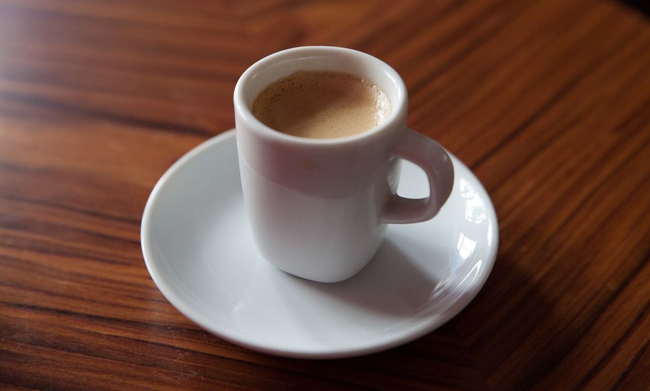 Wie komt er gezellig een kopje koffie doen bij deze meneer?