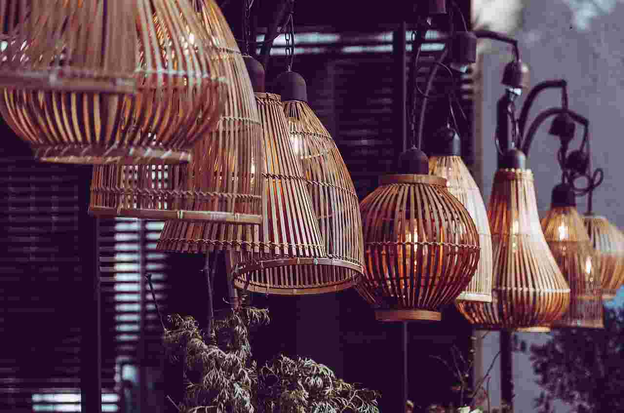 Ophangen van de lampen en kastjes naar boven tillen lukt het jou?