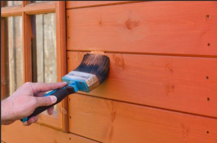 Schilder de WC-deur en het tuinhuisje, en mevrouw straalt weer!