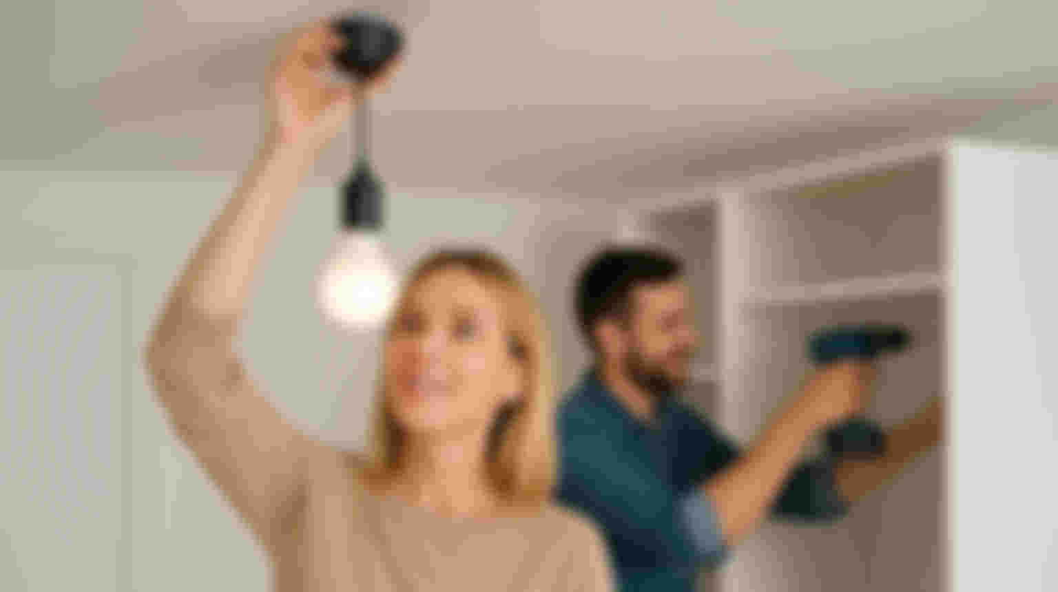 Zet jouw handigheid in voor lampen en kasten bij een mevrouw thuis