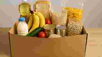 Spoed! Wie helpt mevrouw met haar wekelijkse voedselpakket?