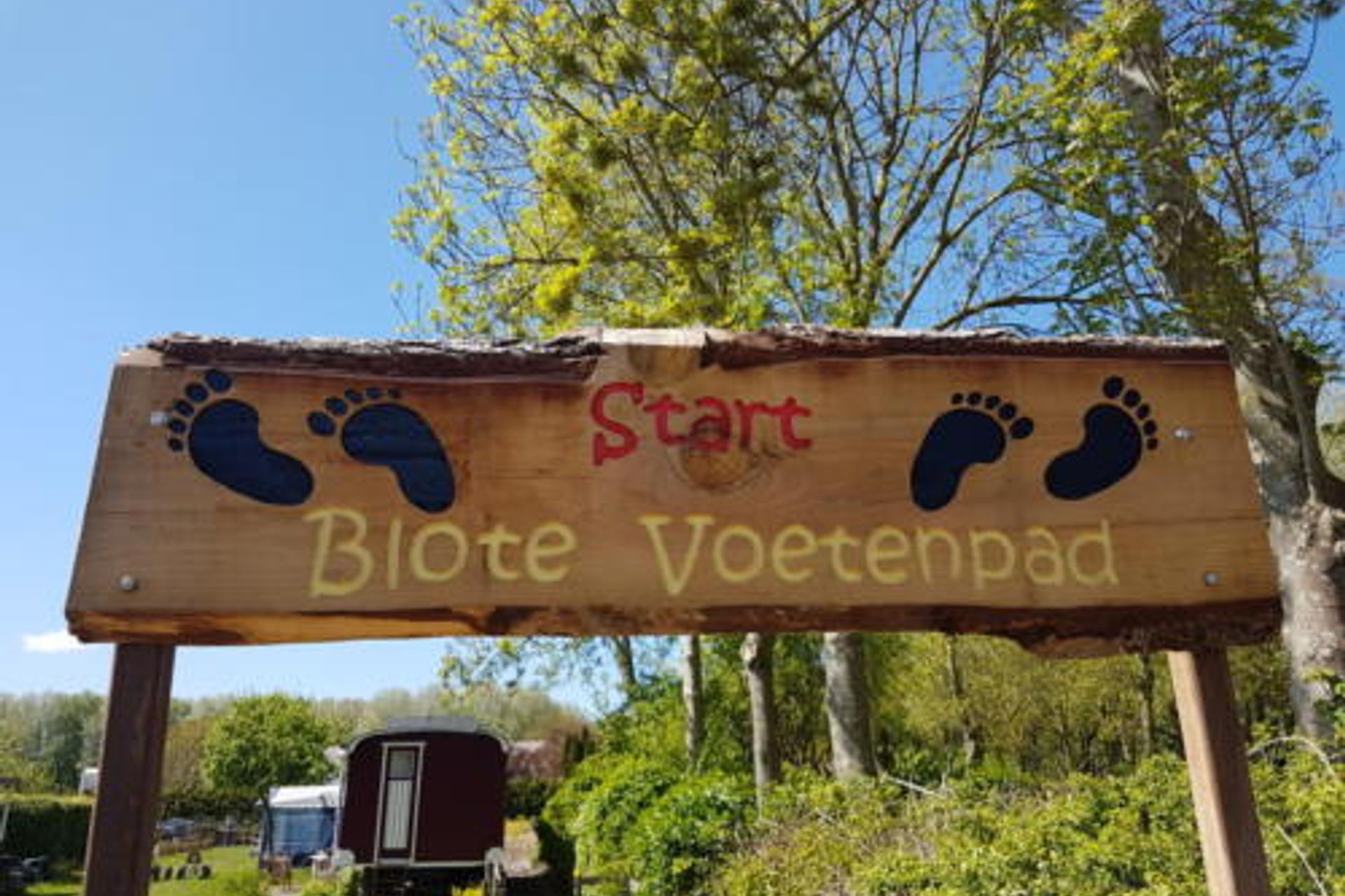 Tuinklusjes bij het Blotevoetenpad