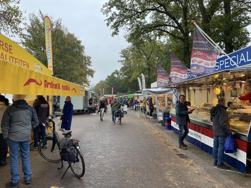 Wie wil met mij koffie drinken en naar de markt op vrijdagmiddag?