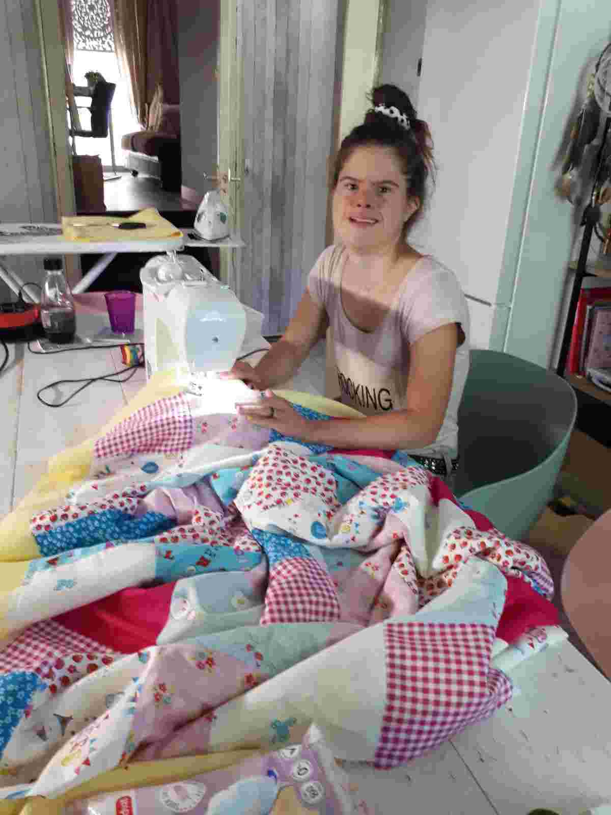 Vrijwilliger voor eenvoudige naailes