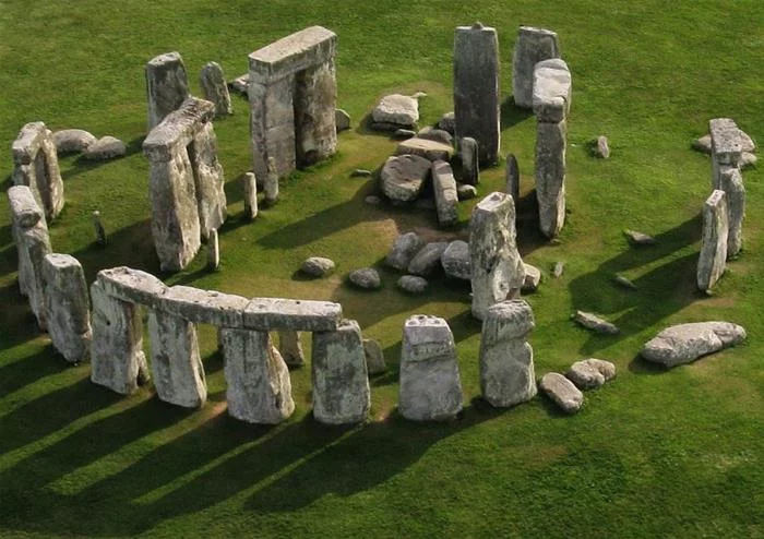 Golden Tours: Stonehenge Tour with free Lunch Pack