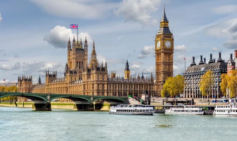 Total London Sightseeing Tour with Free Snacks