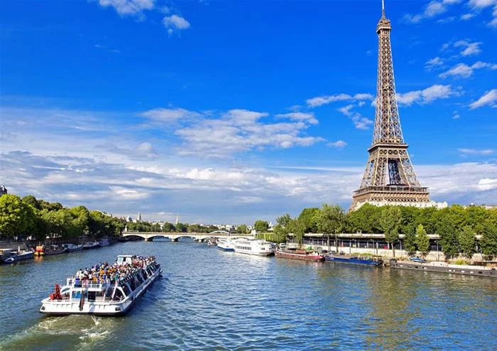 Escorted Day Trip - including Eiffel Tower, Notre Dame & Louvre Museum