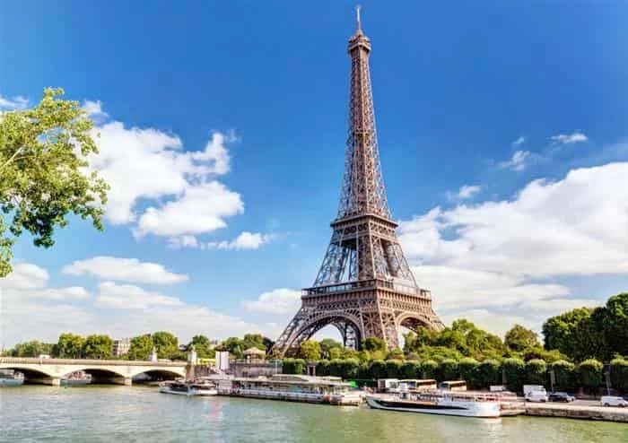 Escorted Tour of Paris with Louvre, Notre Dame & Lunch at Eiffel Tower or Le Bistro