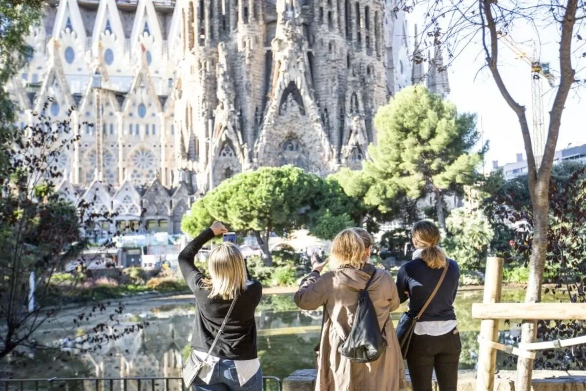 Sagrada Familia Guided Tour - Skip the Line Tickets