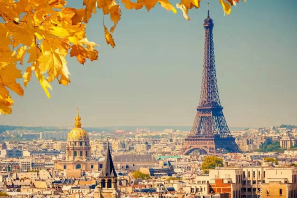 Reserved Access Ticket to the Summit Eiffel Tower and Audio Guide