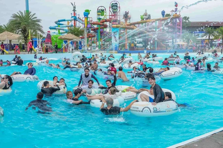 City Sightseeing Pattaya Hop-On Hop-Off + Columbia Pictures Aquaverse