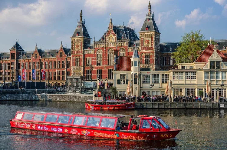 City Sightseeing: Amsterdam Hop On Hop Off Boat Tour