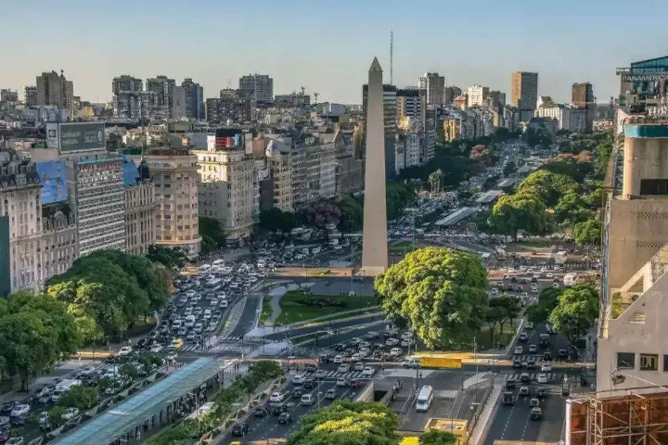 Classic City Tour of Buenos Aires: Discover the Neighborhoods and Emblems