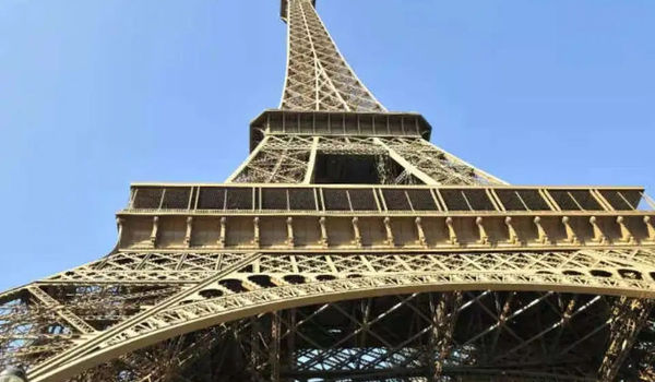 Best Time to Visit the Eiffel Tower - Day, Evening or Night (2025)