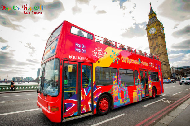 How Hop On Hop Off Buses Help Tourists Explore a City More Efficiently