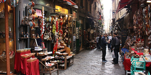 Best Markets in Naples 2025 – Food, Fashion, Antiques & Local