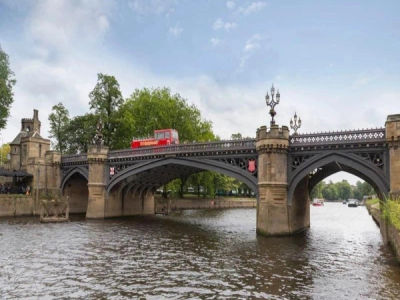Exploring York on a Hop-On Hop-Off Bus Tour: A Memorable Experience