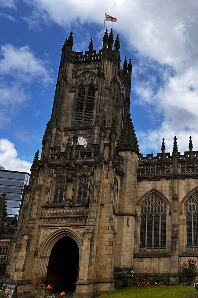 Manchester Hop On Hop Off Bus Tour