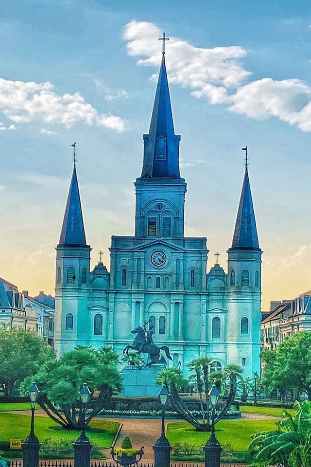 New Orleans Hop On Hop Off Bus Tour