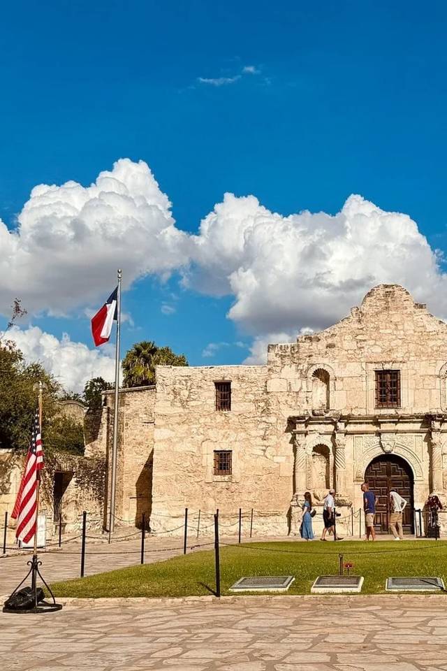 San Antonio Hop On Hop Off Bus Tour