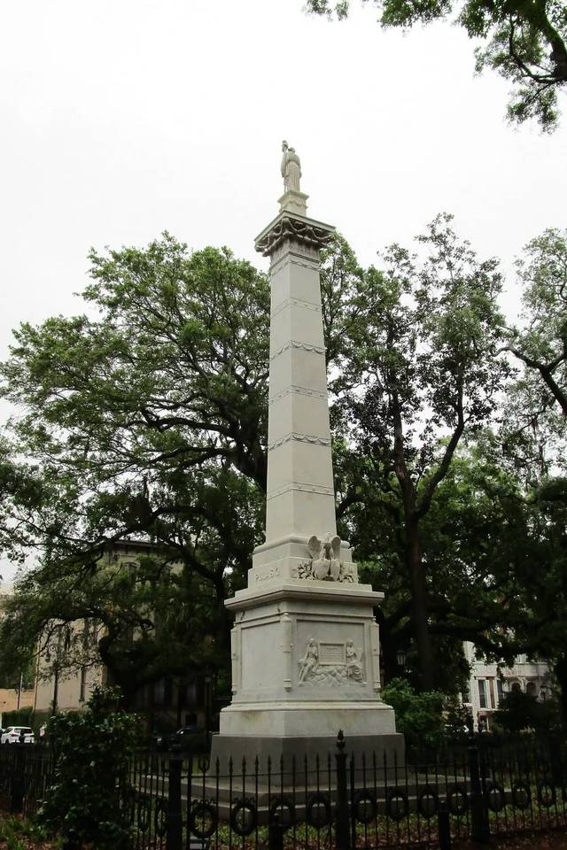 Savannah Hop On Hop Off Bus Tour