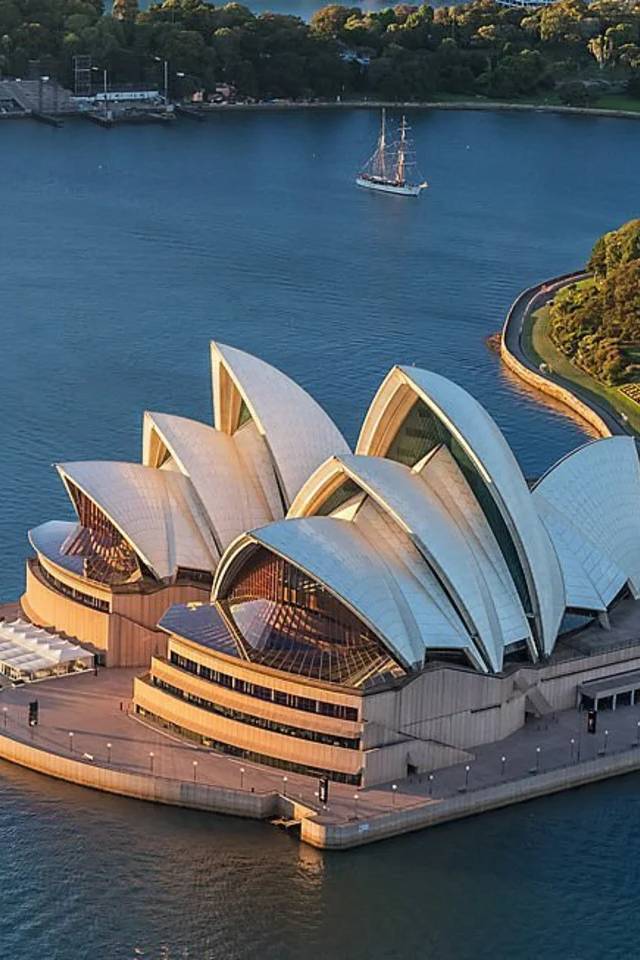 Sydney Hop On Hop Off Bus Tour