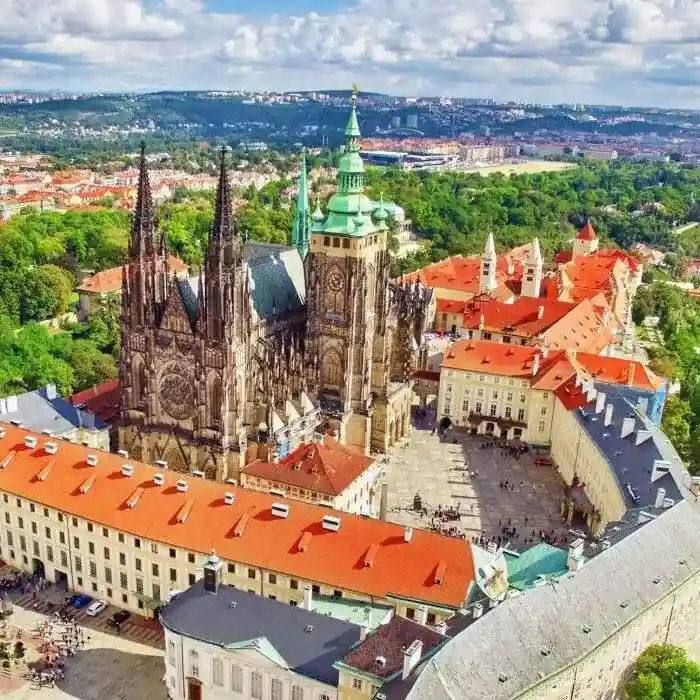 Grand City Tour: The Best of Prague (Bus, Boat & Walk)