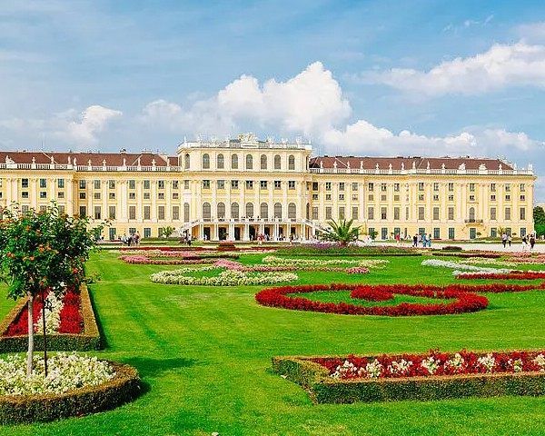 Vienna City Tour with Entrance to the Schonbrunn Palace- Skip the Line