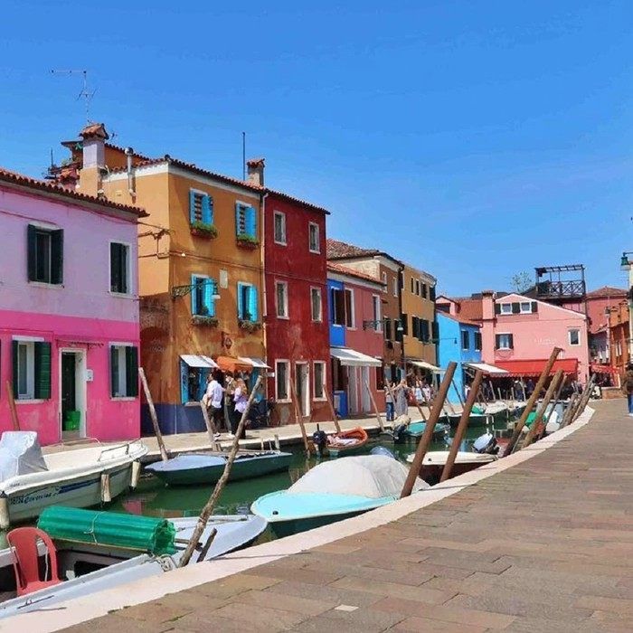 2 Island Tour: Murano and Burano Boat Excursion from Venice