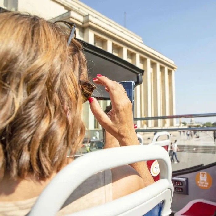 Paris Hop On, Hop Off Bus with Reserved Entrance and Access to Mona Lisa Painting