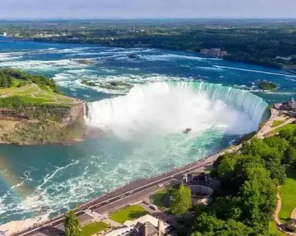 Niagara Falls Tour with Boat & Lunch from Toronto