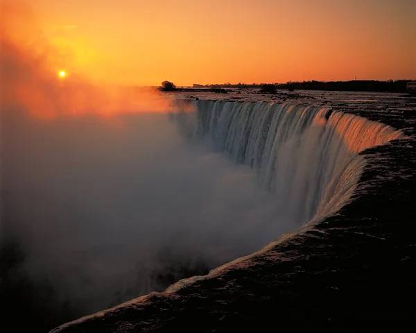 Evening Tour Niagara Falls and Attractions