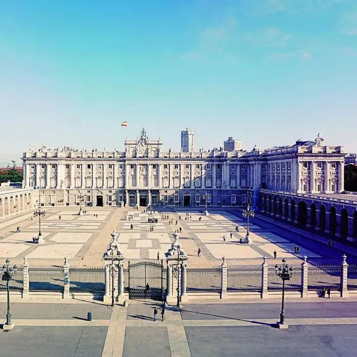 Skip the Line Royal Palace and Prado Museum - With Transfers