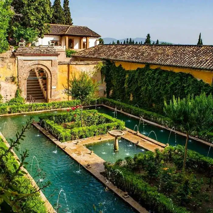 Guided Tour to Alhambra and Generalife -Small Group