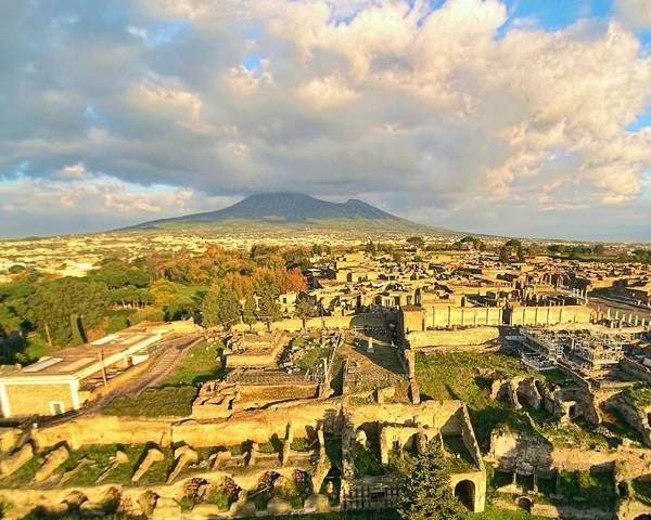 Day Trip to Vesuvio and Pompeii Ruins from Sorrento